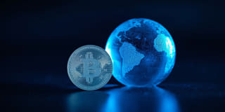 Cryptovaluta getoond als deel van de bredere wereldwijde financiële markten