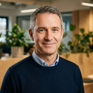 Profielfoto waarop James Mitchell wordt vermeld als Chief Executive Officer bij Nobel Rendiek