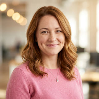Emily Watson, vermeld als Hoofd Klantenondersteuning bij Nobel Rendiek, weergegeven op een profielfoto